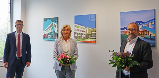 Klinikchef Dr. André Schumann (l.) begrüßte die neue Pflegedirektorin Martina Koch und verabschiedete ihren Vorgänger Joachim Weigand, dem er für sein langjähriges und erfolgreiches Wirken dankte.